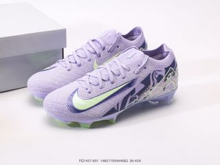 (Category: ) located in . Submitted by outlet_sneakers_shop (Listing ID 1415951672, Image 1). Description: .