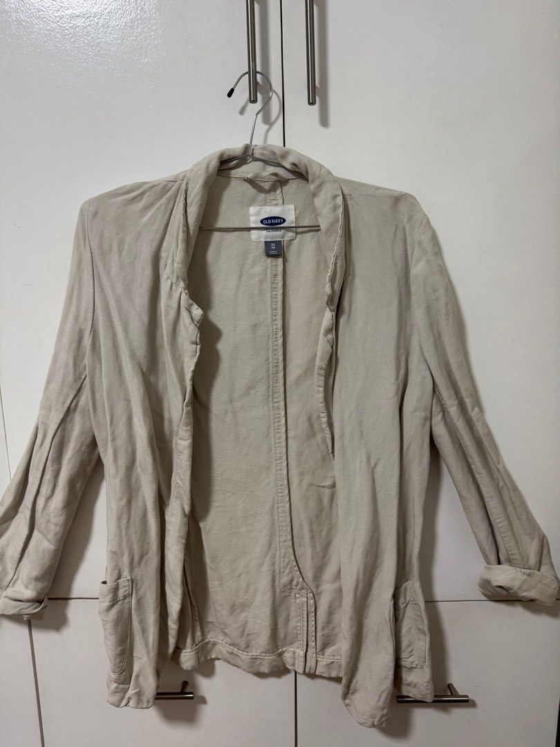 Old Navy Linen Blazer (Category: Coats, Jackets and Outerwear) located in Mandaluyong City. Submitted by mainesells_ (Listing ID 1416004851, Image 1). Description: - Needs ironing - XS but fits S-M .