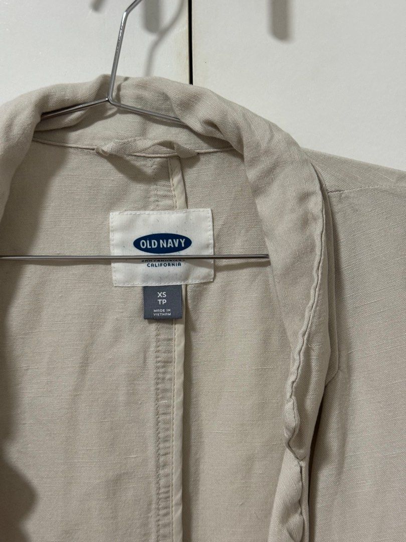 Old Navy Linen Blazer (Category: Coats, Jackets and Outerwear) located in Mandaluyong City. Submitted by mainesells_ (Listing ID 1416004851, Image 2). Description: - Needs ironing - XS but fits S-M .