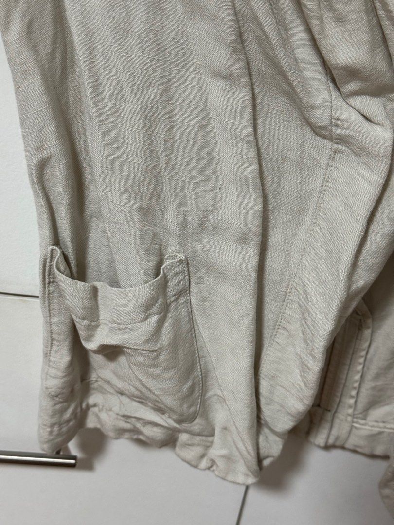 Old Navy Linen Blazer (Category: Coats, Jackets and Outerwear) located in Mandaluyong City. Submitted by mainesells_ (Listing ID 1416004851, Image 3). Description: - Needs ironing - XS but fits S-M .
