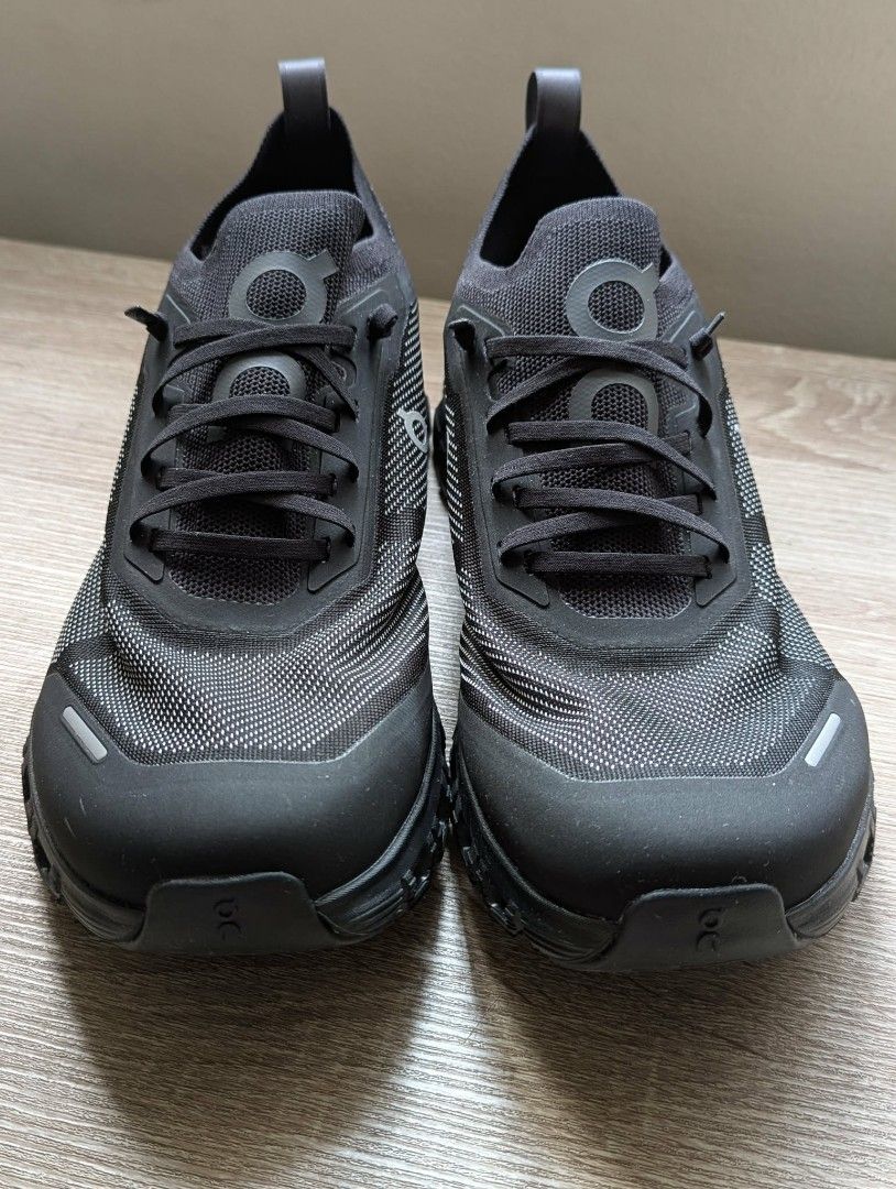 On Cloud 6 Versa sneakers in "Black/Eclipse" colorway. (Category: Sneakers) located in Cainta. Submitted by up_for_second_chance (Listing ID 1415932882, Image 1). Description: - like new - bought from shop at BGC, wore it right away after buying, walked around for about 4 hours, went home and never used it again after - no box included.