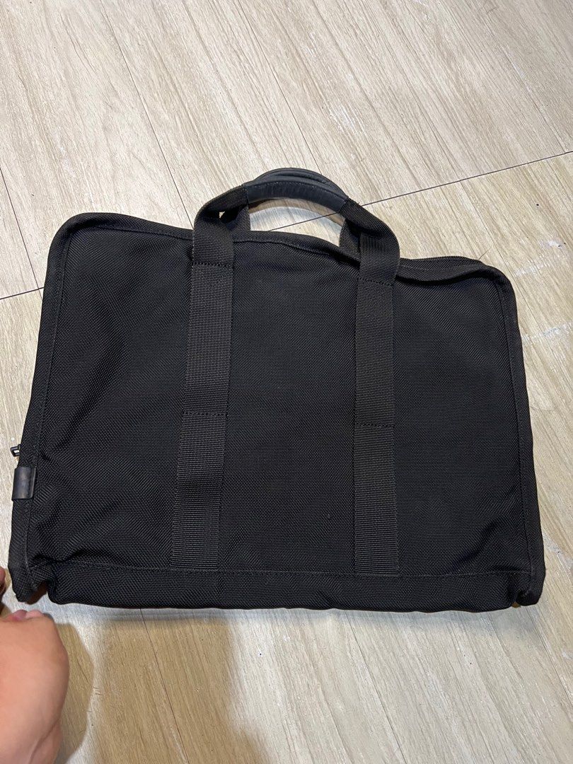 Original Tumi Briefcase/laptop bag (Category: Briefcases) located in San Antonio. Submitted by kimbags (Listing ID 1415846920, Image 2). Description: 💯 Original Natastas lang ang stitch sa sides ng inside lining Still excellent .