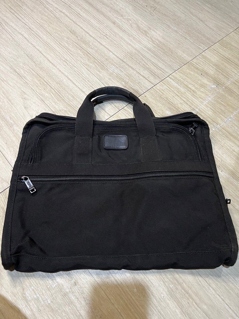 Original Tumi Briefcase/laptop bag (Category: Briefcases) located in San Antonio. Submitted by kimbags (Listing ID 1415846920, Image 1). Description: 💯 Original Natastas lang ang stitch sa sides ng inside lining Still excellent .