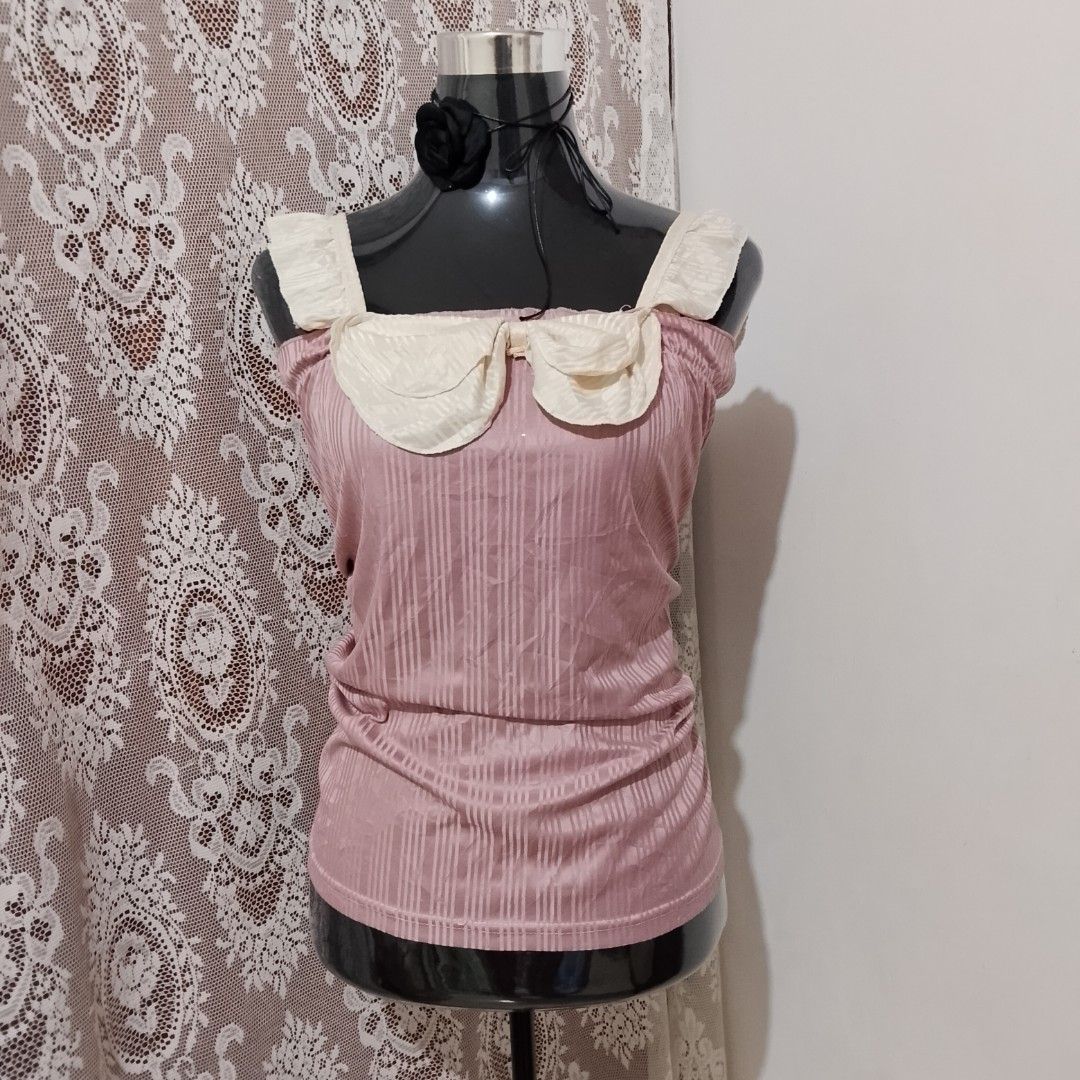 pink white coquette top (Category: Sleeveless) located in Botolan. Submitted by fleuresa (Listing ID 1415933100, Image 1). Description: xs - smal.