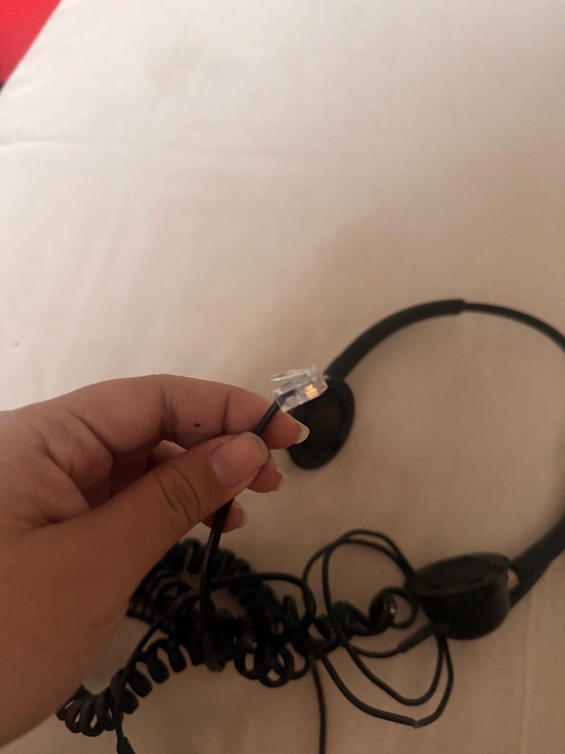 Plantronics Headset (Category: Headphones & Headsets) located in Manila. Submitted by preloved_philippines (Listing ID 1415918308, Image 2). Description: - Plantronics headset with microphone - Black color - RJ9 connector - Flexible microphone boom - Circular ear cup .