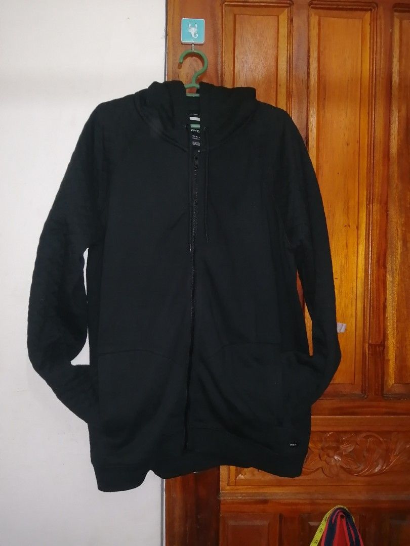 RVCA Black Quilted Hoodie Jacket (Category: Coats, Jackets and Outerwear) located in Quezon City. Submitted by iyz6666goods (Listing ID 1415951293, Image 3). Description: Rvca full zip hoodie Medium 22x28 .