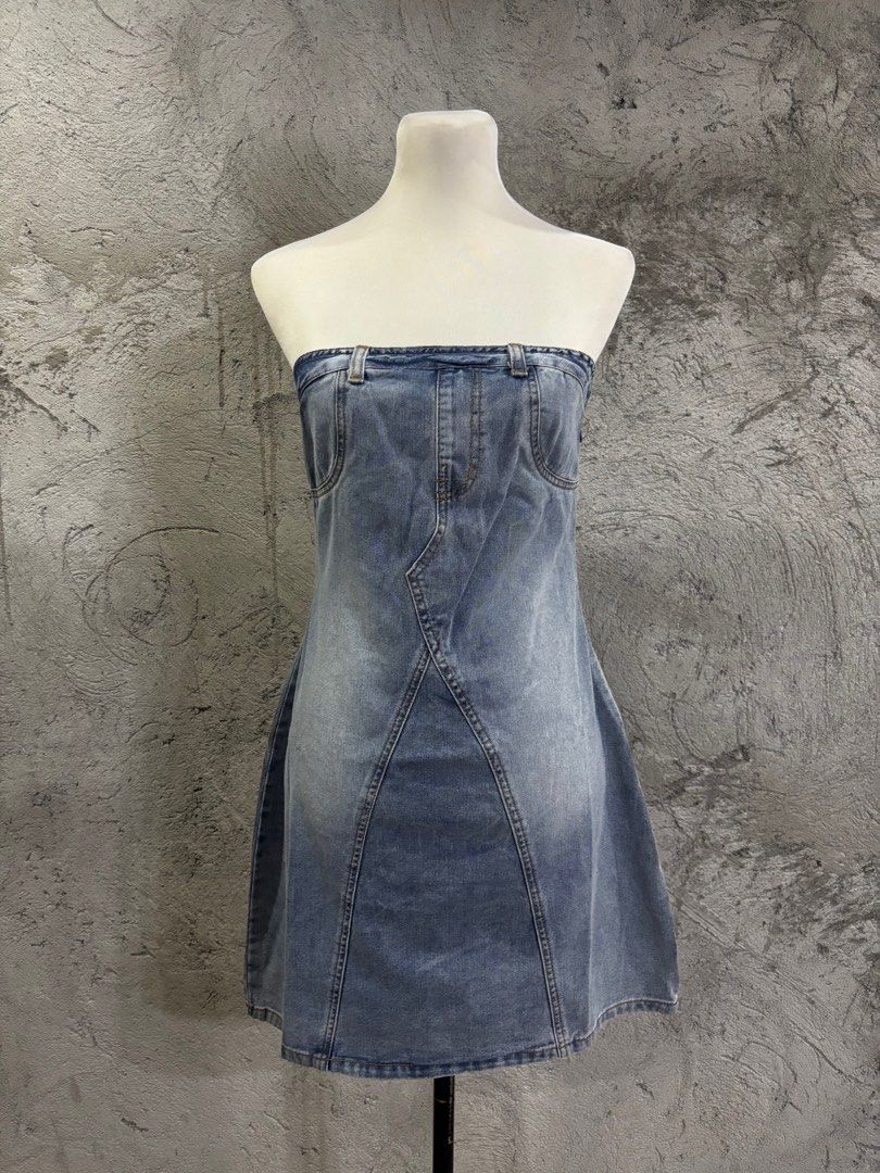 Shein denim dress (Category: Dresses) located in Quezon City. Submitted by ayebiii___ (Listing ID 1415831398, Image 1). Description: Small Bnew.