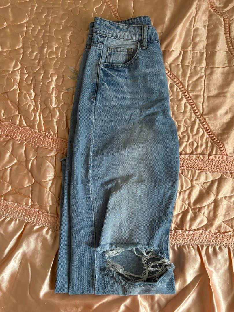 SHEIN Ripped Knee Jeans (Category: Jeans) located in Las Pinas. Submitted by slowcircle (Listing ID 1415893316, Image 3). Description: - SHEIN light blue denim jeans - Ripped knees SIZE 23-25 High quality denim but still comfortable to wear! .