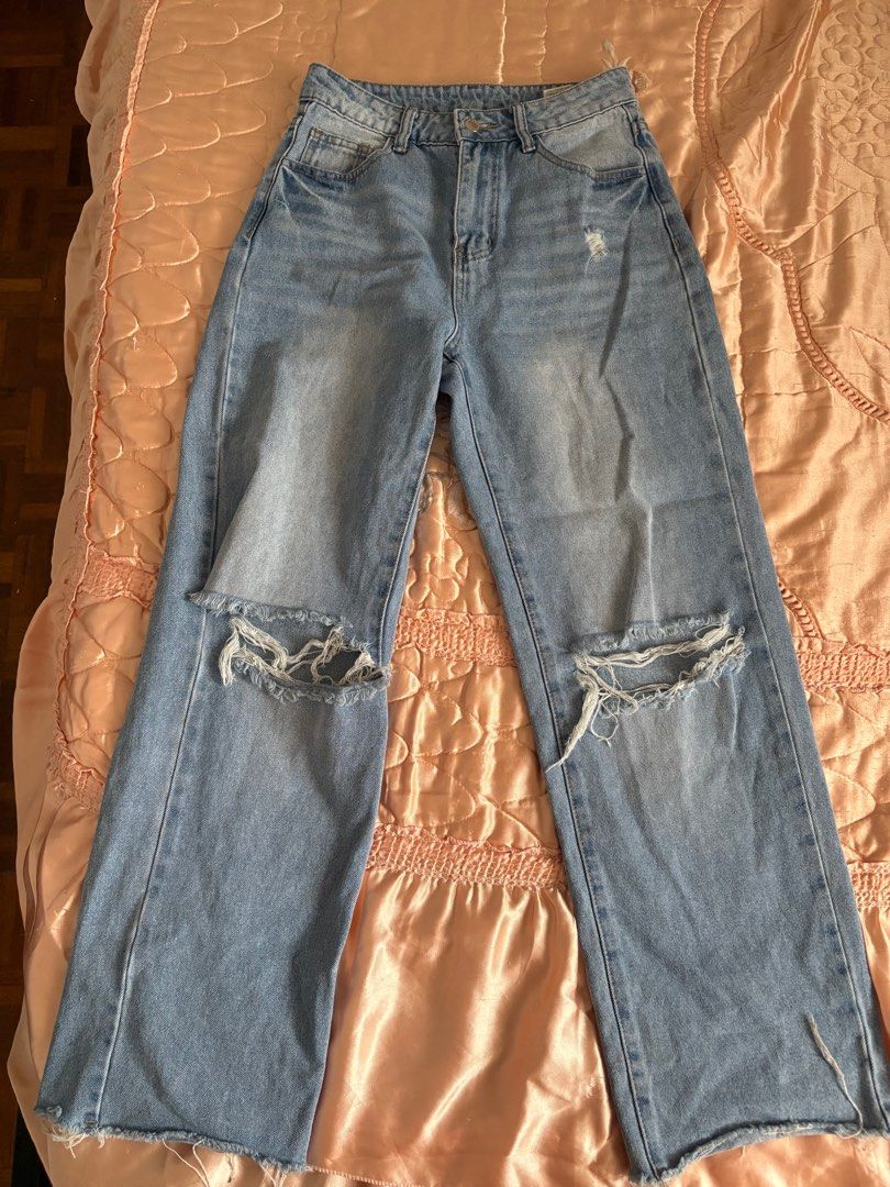 SHEIN Ripped Knee Jeans (Category: Jeans) located in Las Pinas. Submitted by slowcircle (Listing ID 1415893316, Image 1). Description: - SHEIN light blue denim jeans - Ripped knees SIZE 23-25 High quality denim but still comfortable to wear! .