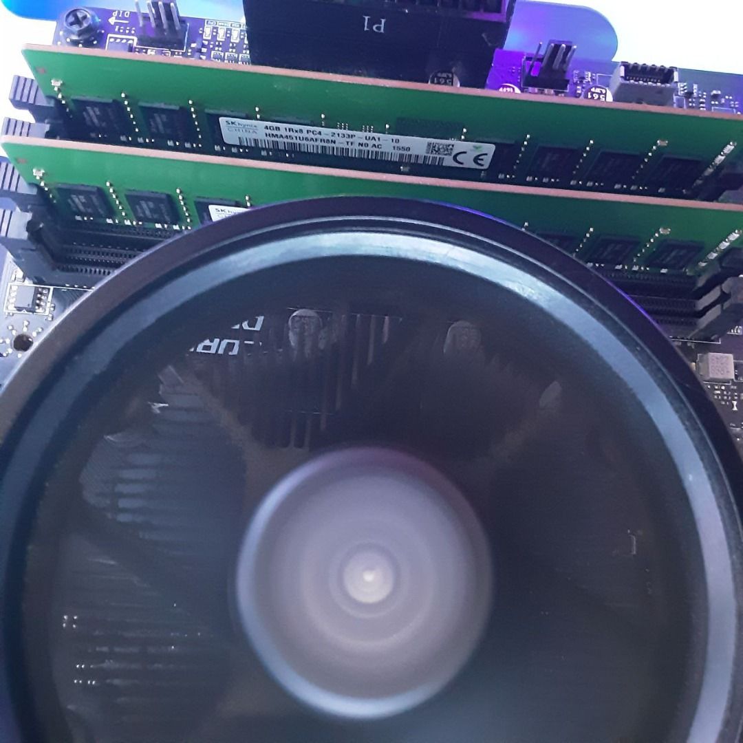 SK Hynix DDR4 4gb ram stick (Category: Computer Parts) located in Caloocan City. Submitted by jianrightnow (Listing ID 1415939379, Image 2). Description: Holy Grail of rammageddon! -SK Hynix -4 gigabytes -DRR4 -DIMM form factor -2133MT Speed -800 pesos each stick -1500 pesos if bought as a pair (4gb x 2 ).