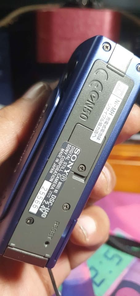 Sony cybershot dsc u40 (Category: Cameras) located in Calamba. Submitted by brian4027 (Listing ID 1415938754, Image 3). Description: All working flash working clean lens English menu 1 stick pro duo Strap Camera Issue 1 small dent .