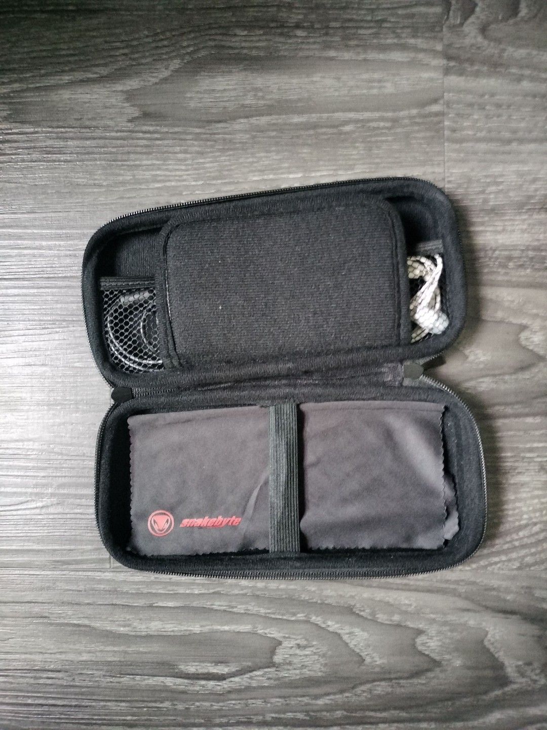 Switch Lite Casing (Category: Cases & Covers) located in Singapore. Submitted by zul159 (Listing ID 1415908146, Image 2). Description: Price is fixed..