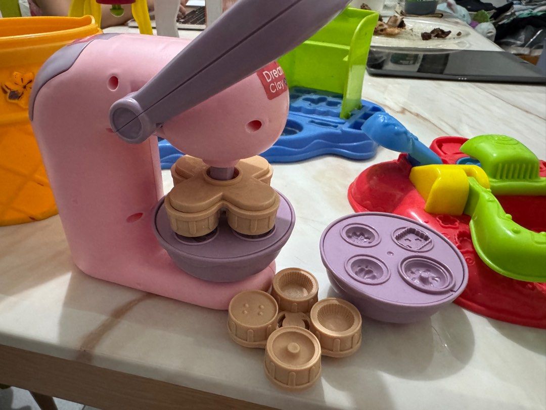 TAKE ALL SA PIC Play-Doh Sweet Shoppe Set (Category: Kids Toys) located in Manila. Submitted by mitchmacy (Listing ID 1415894196, Image 3). Description: take all lahat ng clay molders na nasa pic wala na accessories yung malaking playdoh naiwan na sa house ng parents ko. -what you see is what you get.