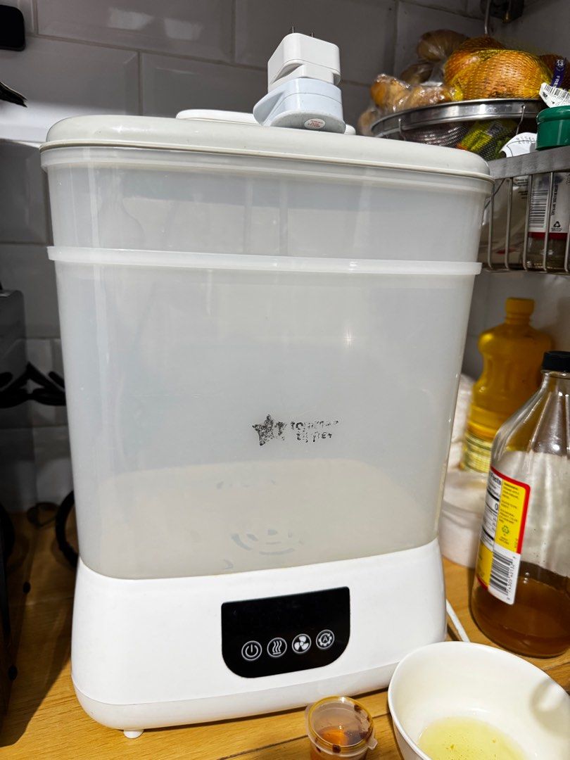 Tommee Tippee Electric Steriliser & Dryer White (Category: Breastfeeding & Bottle Feeding) located in Quezon City. Submitted by myshoppe_qc (Listing ID 1415943793, Image 1). Description: Pickup only Fairview QC.