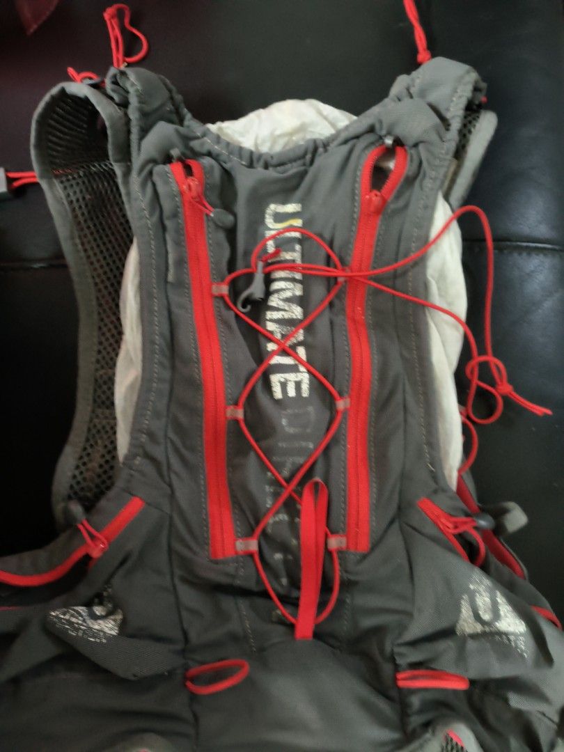 Ultimate Direction Running Vest (Category: Other Sports Equipment and Supplies) located in Singapore. Submitted by nezumichia (Listing ID 1415836617, Image 2). Description: Ultimate Direction running vest. Features multiple pockets for hydration and gear. Adjustable fit for comfort. Perfect for trail running or long distance events..