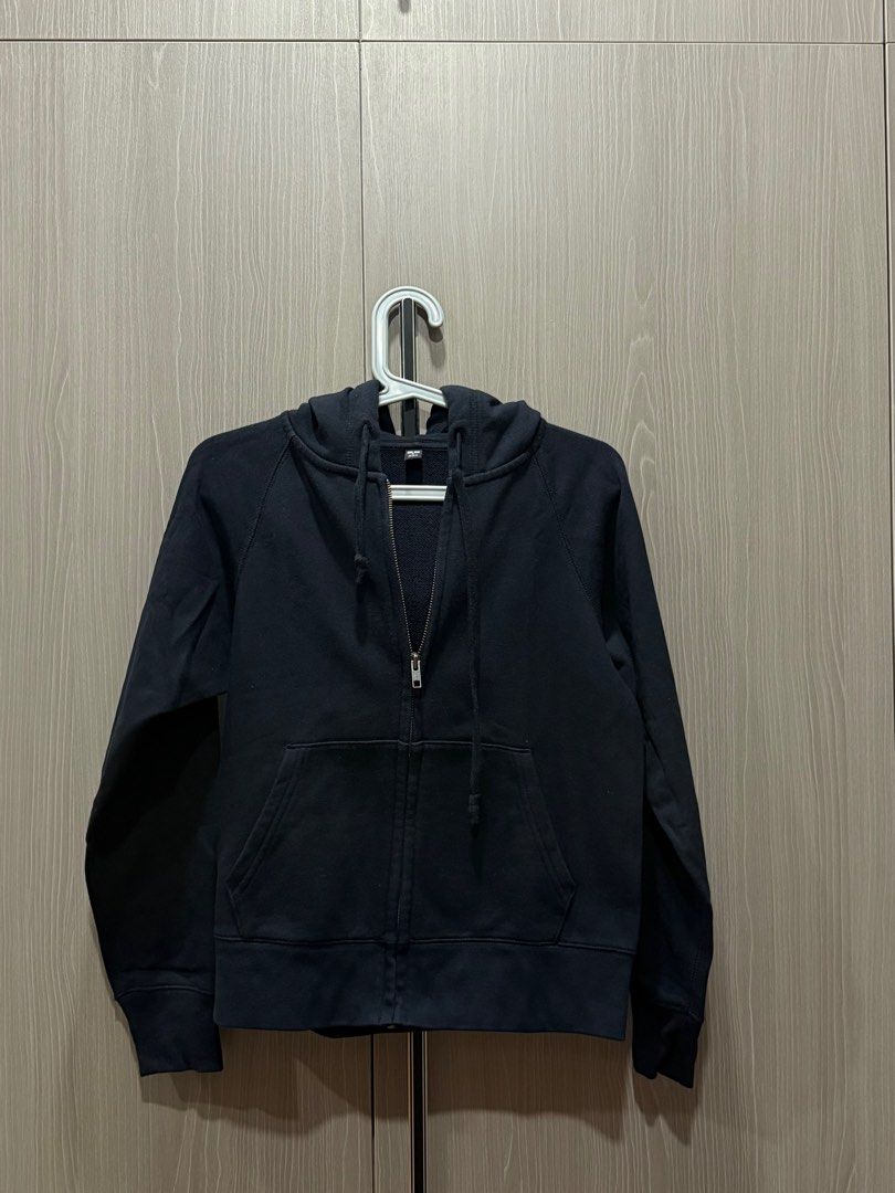 Uniqlo Set (Small) (Category: Sets or Coordinates) located in General Santos City (Dadiangas). Submitted by prelovedbyshash (Listing ID 1415945250, Image 3). Description: Get both for 1000.