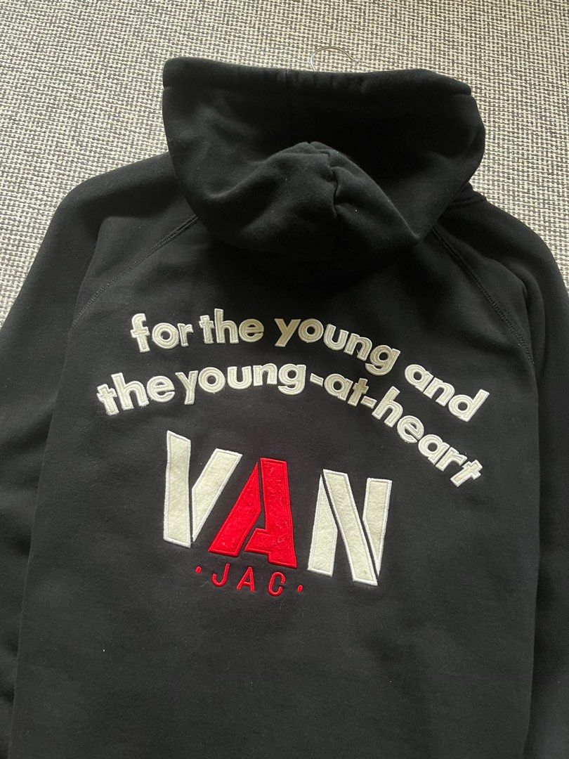 VAN (Category: Hoodies) located in Ketereh. Submitted by ajthrift_ (Listing ID 1415959379, Image 3). Description: SIZE L P23 L28 CONDITION NICE 8/10 ‼️SULAM BELAKANG RM60 SIAP POS.