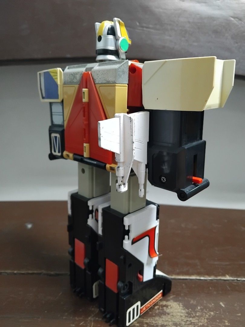 Vintage Jetman dx (Category: Action & Battle Toys) located in San Fernando. Submitted by imlikeabird (Listing ID 1416003761, Image 2). Description: missing 2 fists and sword shield. see photos above .
