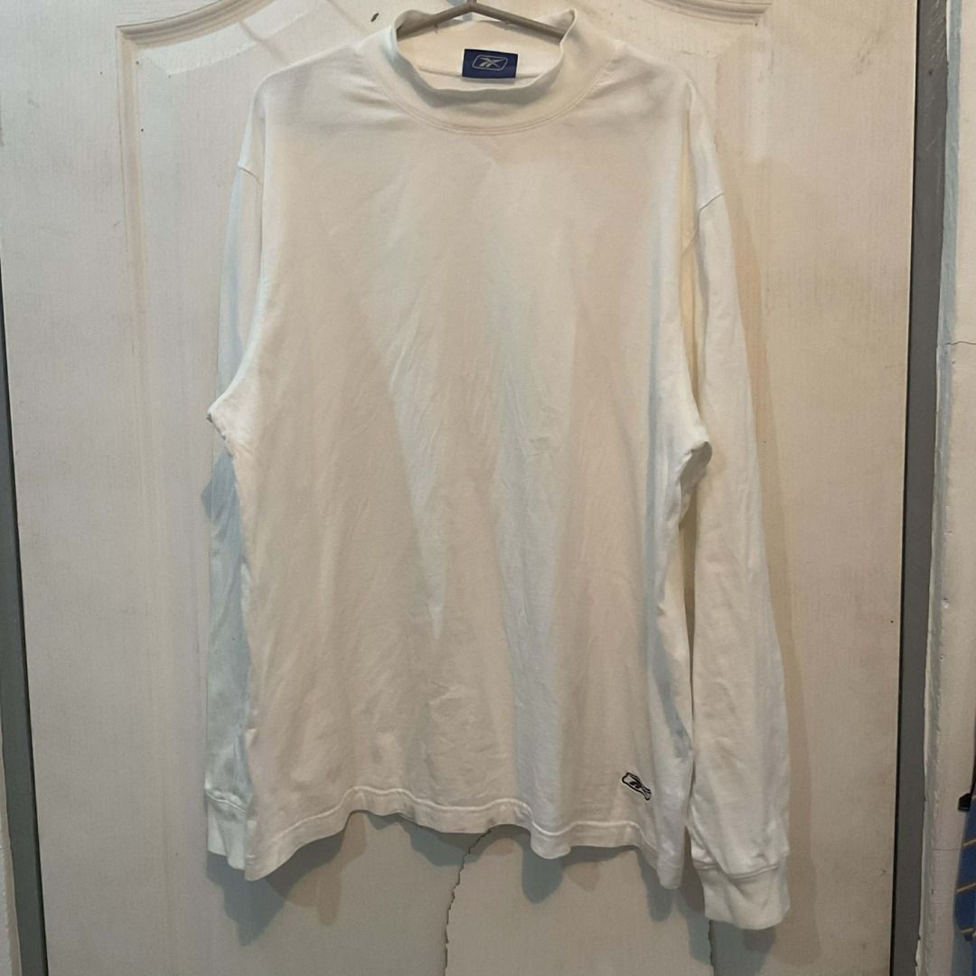 Vintage Reebok turtleneck thermal sweater (Category: Activewear) located in Calamba. Submitted by _.anjelis (Listing ID 1415931828, Image 1). Description: ready to wear issue: loose collar.