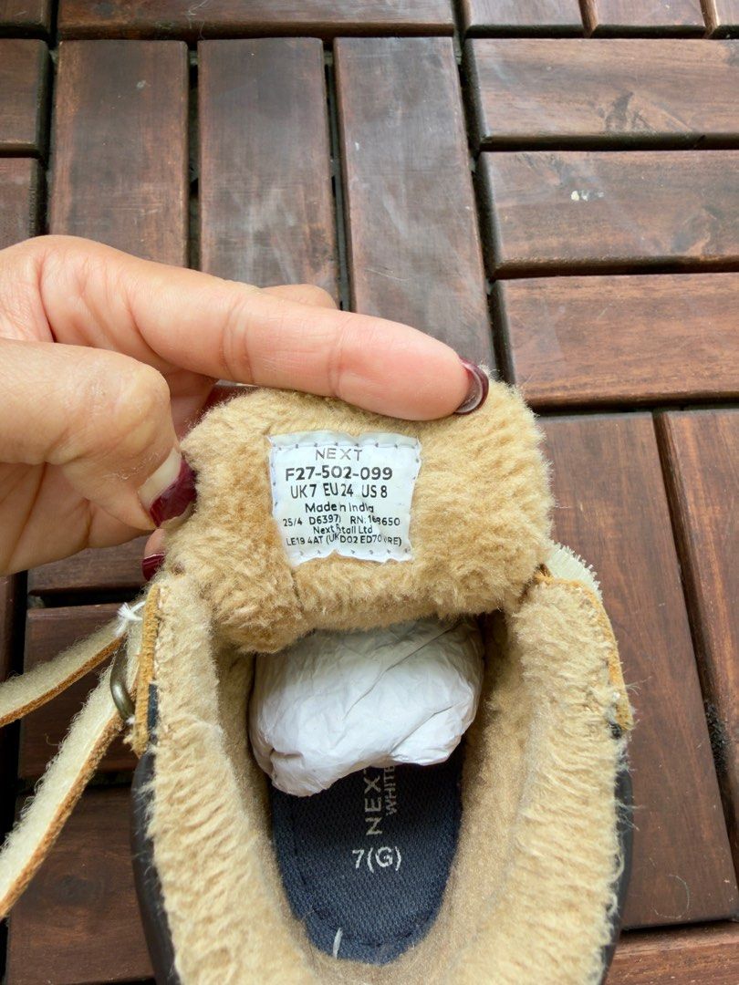 Winter Boots (Category: Babies & Kids Fashion) located in Singapore. Submitted by khaacaa (Listing ID 1415856424, Image 2). Description: Winter boots. Used only for a week during last Christmas Holiday. Size EU 24 🏷️ 10$ 📍228490.