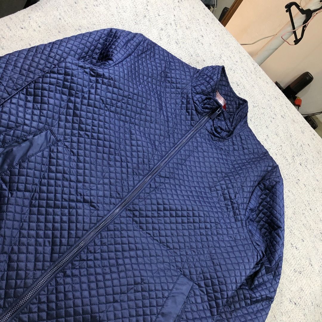 ZARA MAN Quilted Down Jacket Bomber – Navy – Size Medium (Category: Coats, Jackets and Outerwear) located in Santa Rosa. Submitted by sergids (Listing ID 1415832872, Image 1). Description: ZARA MAN Quilted Down Jacket Bomber – Navy – Size Medium This Zara Man Quilted Down Jacket in a bomber silhouette offers lightweight warmth with a sleek, modern look. Filled with quilted down insulation, it provides cozy comfort without bulk — ideal for everyda