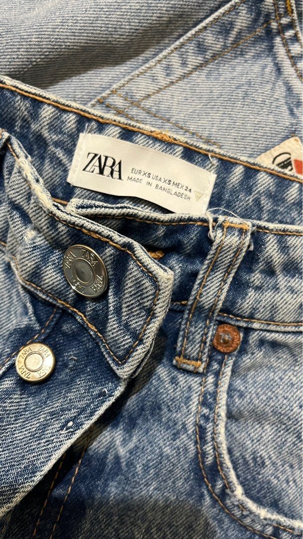 Zara Raw Hem Jeans (Category: Jeans) located in Muntinlupa City. Submitted by clought (Listing ID 1415933745, Image 3). Description: - Zara denim jeans - Light wash - Size XS on tag - Button closure - Fits 24-25 waistline.