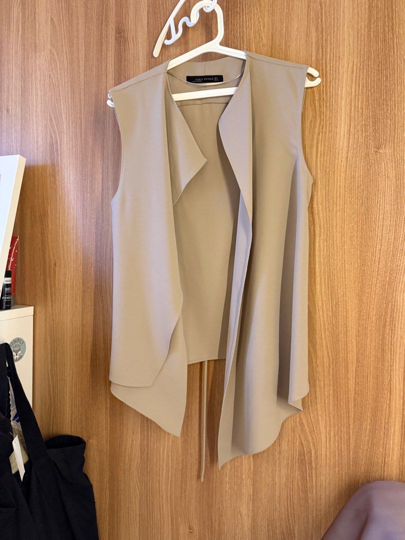Zara Vest Taupe Brown (Category: Others Tops) located in Pasig City. Submitted by conradfisher (Listing ID 1415954711, Image 2). Description: .