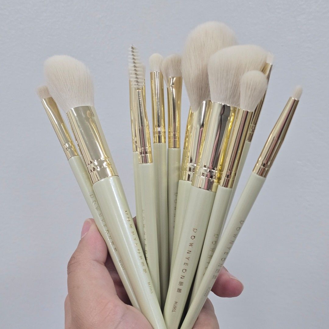 14pcs Elegant ProMakeup Brush Set (Category: Makeup) located in Marikina City. Submitted by craftedveganbrushes (Listing ID 1416133019, Image 1). Description: 14pcs Rownyeon Pro Makeup Brush Set - Very soft high quality makeup brushes - Wood Handles - Pearlized Coating - Has brush numbering - Soft, light-colored bristles - Includes a variety of brush types - Perfect for various makeup applications - Brand name printed on handles.