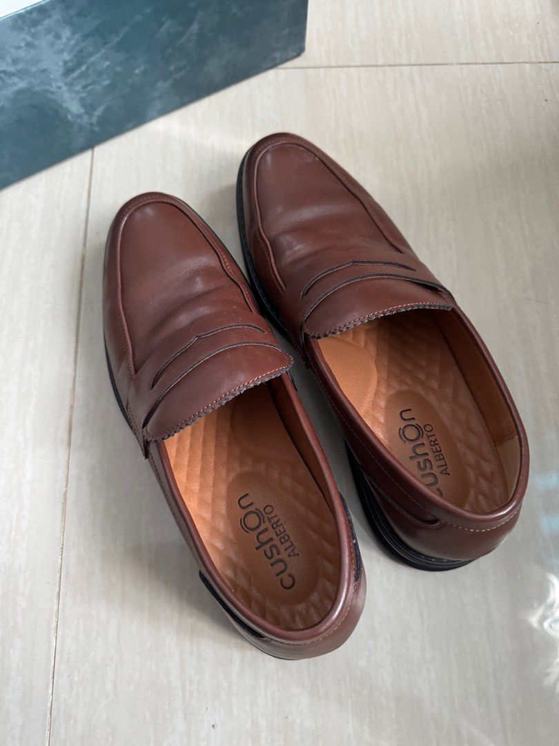 Alberto Cushion Brown Erick Loafers (Category: Dress Shoes) located in Manila. Submitted by rexign_ (Listing ID 1416028907, Image 2). Description: - Alberto Brown Loafers - Size: 43 EU / 10 US - Style: Erick - Style Code: AWIN 3W U3390 C0013 - Features a cushioned insole for added comfort - Includes original box - From Php 3,399 original price.