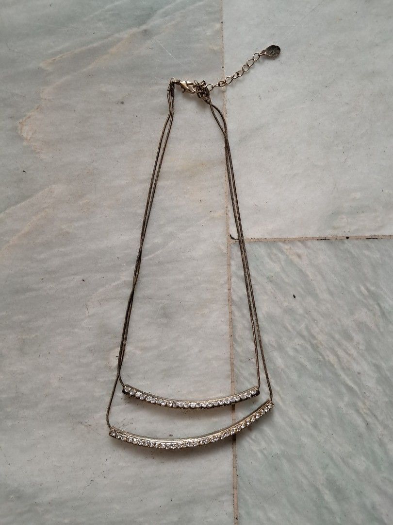 Aldo antique-gold colored necklace (Category: Necklaces) located in Quezon City. Submitted by kate_168 (Listing ID 1416078584, Image 2). Description: Aldo Necklace AI model wearing the necklace for reference (But please see the actual photos.) MOP: Gcash or Cash upon in-person pick-up Delivery: c/o buyer Location: Quezon City.