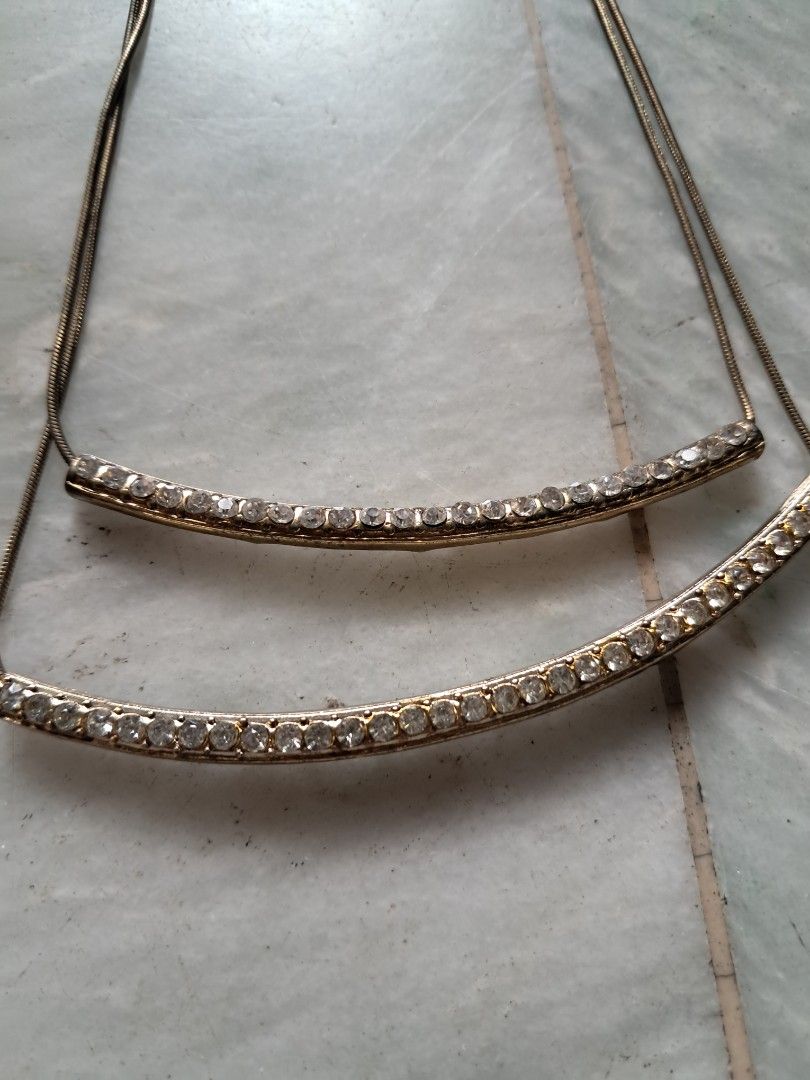 Aldo antique-gold colored necklace (Category: Necklaces) located in Quezon City. Submitted by kate_168 (Listing ID 1416078584, Image 3). Description: Aldo Necklace AI model wearing the necklace for reference (But please see the actual photos.) MOP: Gcash or Cash upon in-person pick-up Delivery: c/o buyer Location: Quezon City.