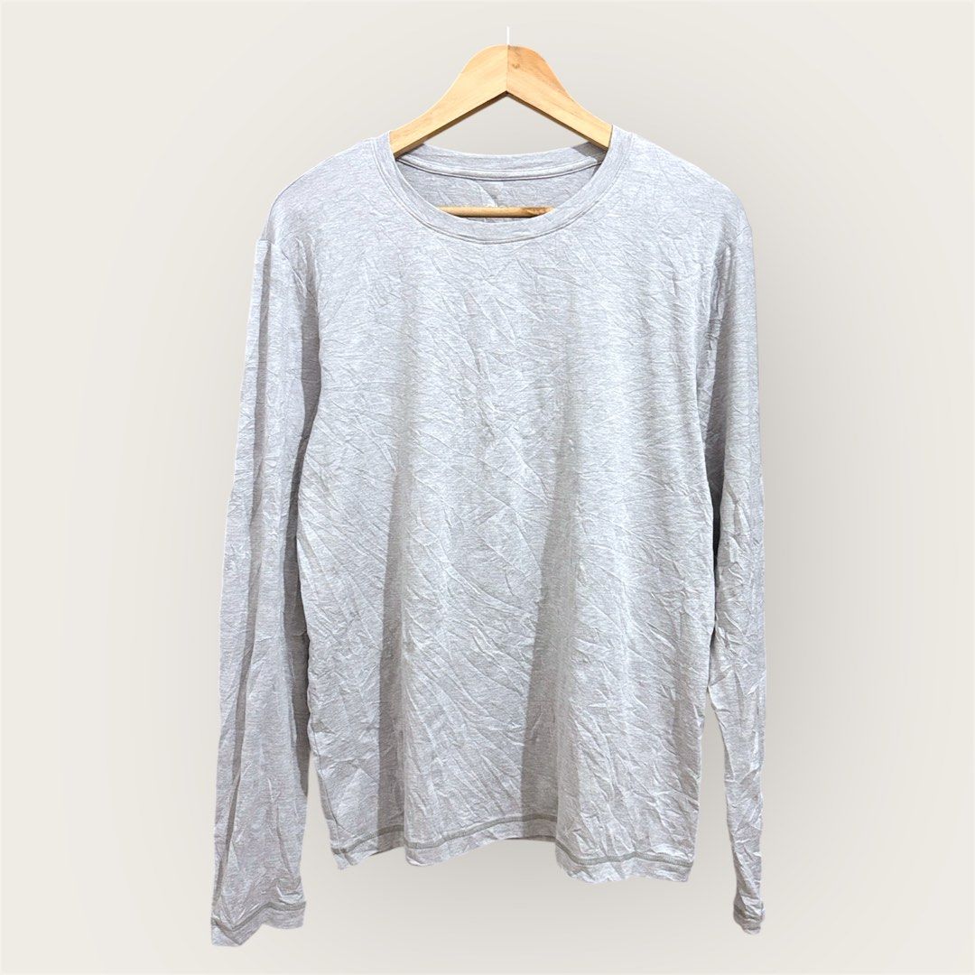 Alo Long Sleeve Shirt (Category: Activewear) located in Sagay. Submitted by saintdart6122 (Listing ID 1416206998, Image 1). Description: - Alo gray long sleeve shirt - Crew neck - Simple design - Soft, lightweight material - Alo logo on the back of the neck -repaired pinhole not noticeable .