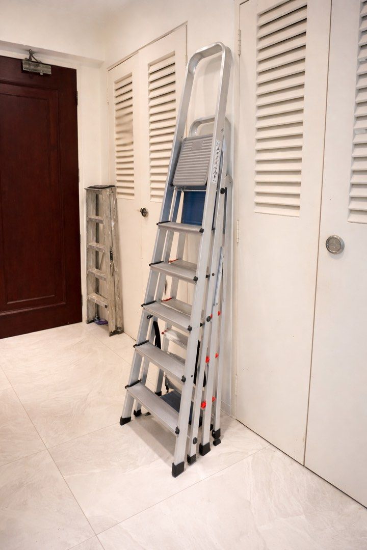 Aluminum Folding Ladder - 5 Steps