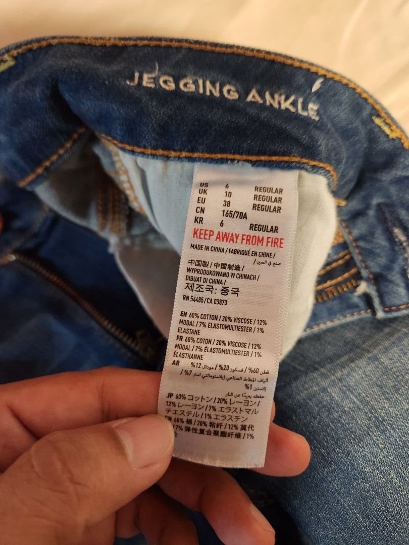 American eagle outfitters (Category: Jeans) located in Caloocan City. Submitted by comargo (Listing ID 1416156530, Image 3). Description: prelove not ukay personal use. rfs:bawag ng jeans pick up only north caloocan bagumbong.