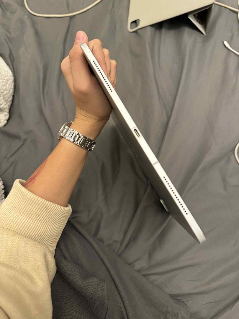 Apple iPad Pro 12.9-inch (4th generation) (Category: iPad) located in Cavite. Submitted by twi.yang (Listing ID 1416069054, Image 2). Description: SELLING MY PERSONAL USE • Fs: iPad Pro 12.9-inch (4th Generation) • Storage: 512 • Connectivity: Wi-Fi + Cellular (Unlocked) • OS: iPadOS 26.1 • Display: 12.9” Liquid Retina, ProMotion 120Hz, True Tone • Chip: Apple A12Z Bionic • Cameras: Dual rear cameras • + LiDAR Scanner • Front Camera: TrueDepth (F