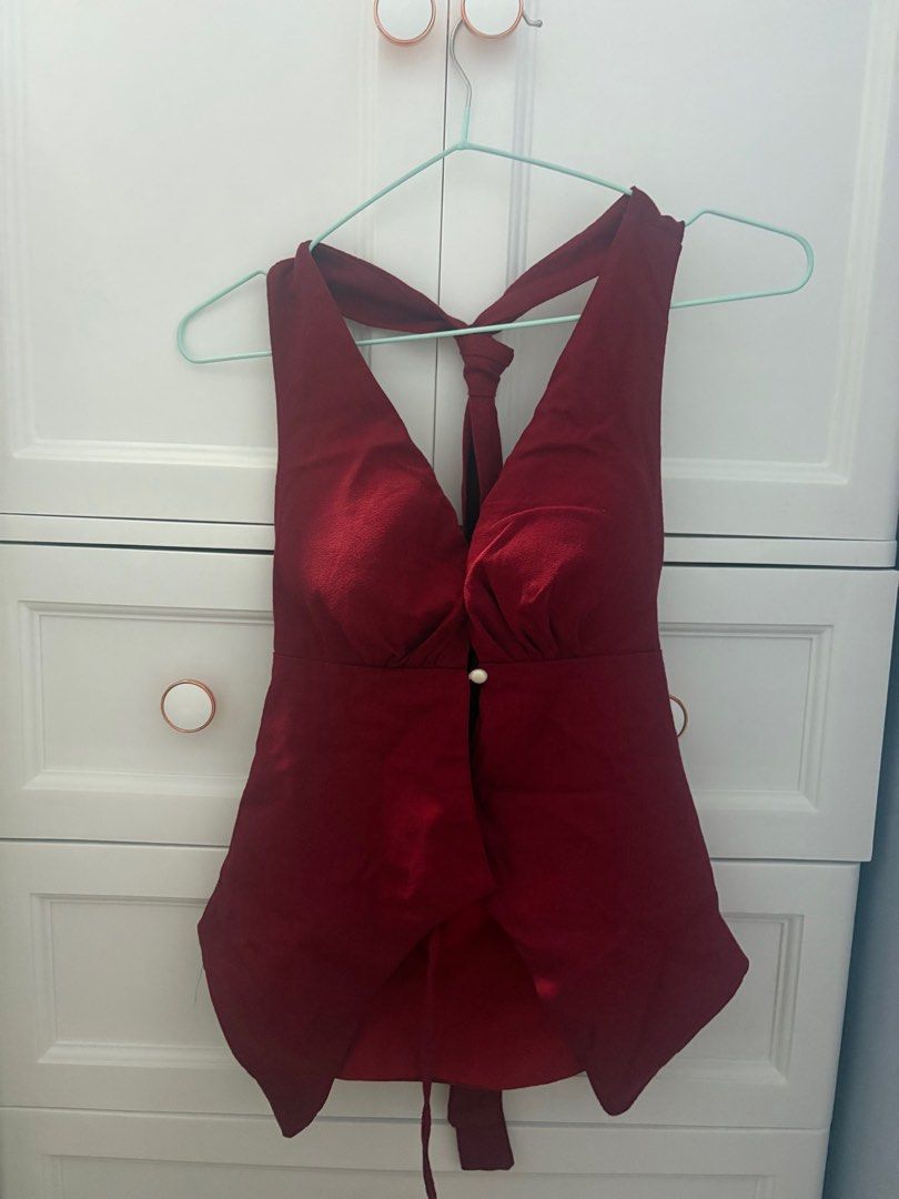 Backless Blouse with Pointed Bow Tie Collar (Category: Sleeveless) located in Manila. Submitted by bionce (Listing ID 1416020037, Image 2). Description: .