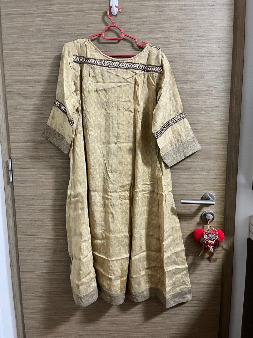 Gold punjabi Suit Set (Category: Traditional & Ethnic wear) located in Singapore. Submitted by gotfashionfever (Listing ID 1416149690, Image 2). Description: - Beige ethnic suit set - Includes tunic top, pants, and scarf - Features intricate embroidery - Perfect for festive occasions or unique everyday wear.