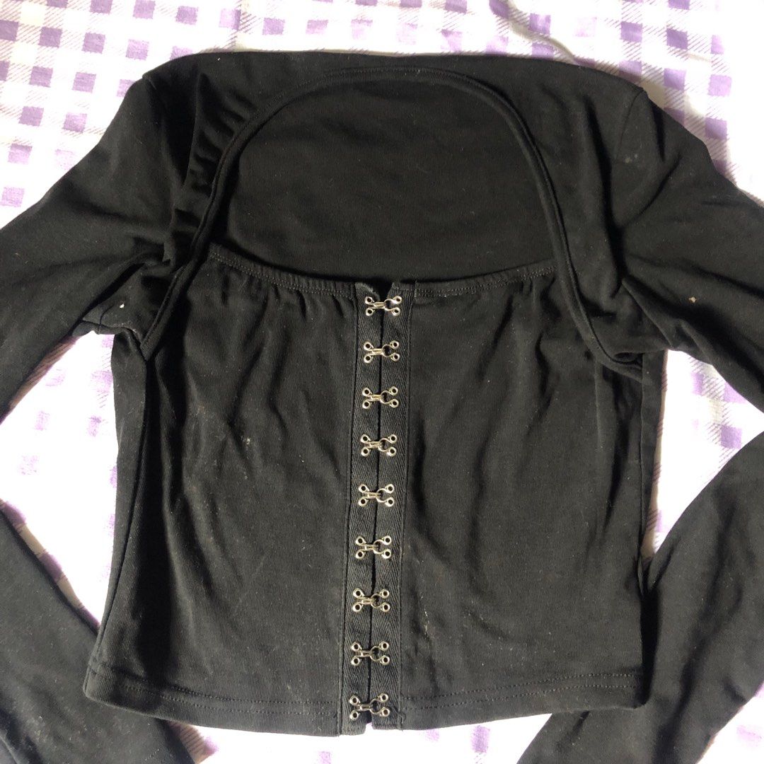 Black Gothic Corset Style Long Sleeve Top (Category: Longsleeves) located in Batangas. Submitted by fairycentral (Listing ID 1416030310, Image 2). Description: - thick & good quality material - never worn, in really good condi .