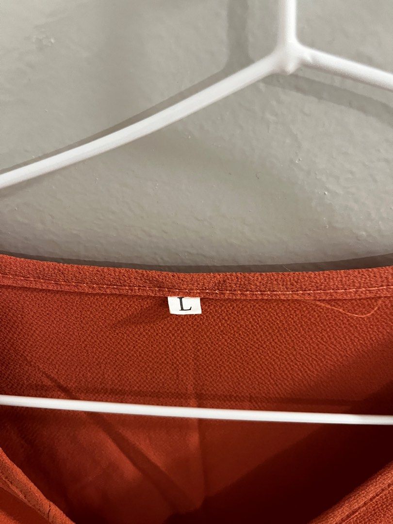 Blouse button (Category: Blouses) located in Kuala Lumpur. Submitted by byntsya (Listing ID 1416177613, Image 2). Description: Still in good condition..