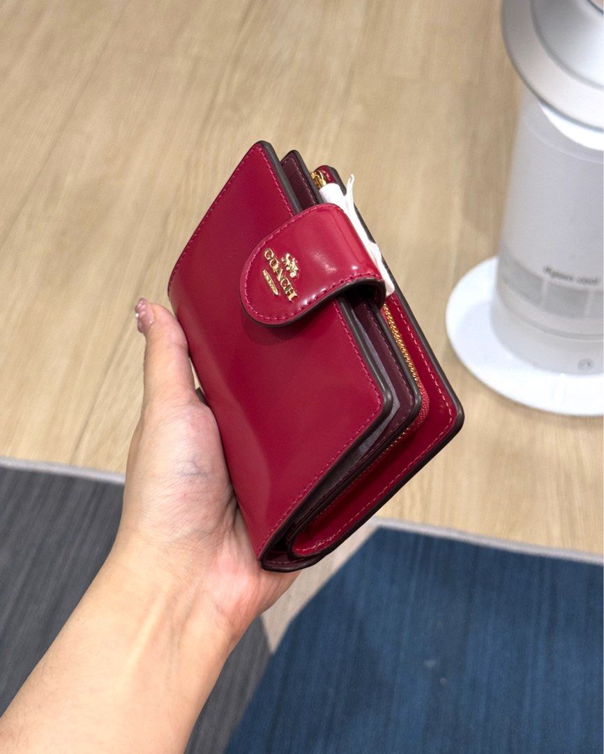 Brandnew Coach Bifold Wallet (Category: Wallets & Card holders) located in Caloocan City. Submitted by pocketstyle (Listing ID 1416023815, Image 3). Description: 100% original Money back guaranteed No inclusions thus selling low.