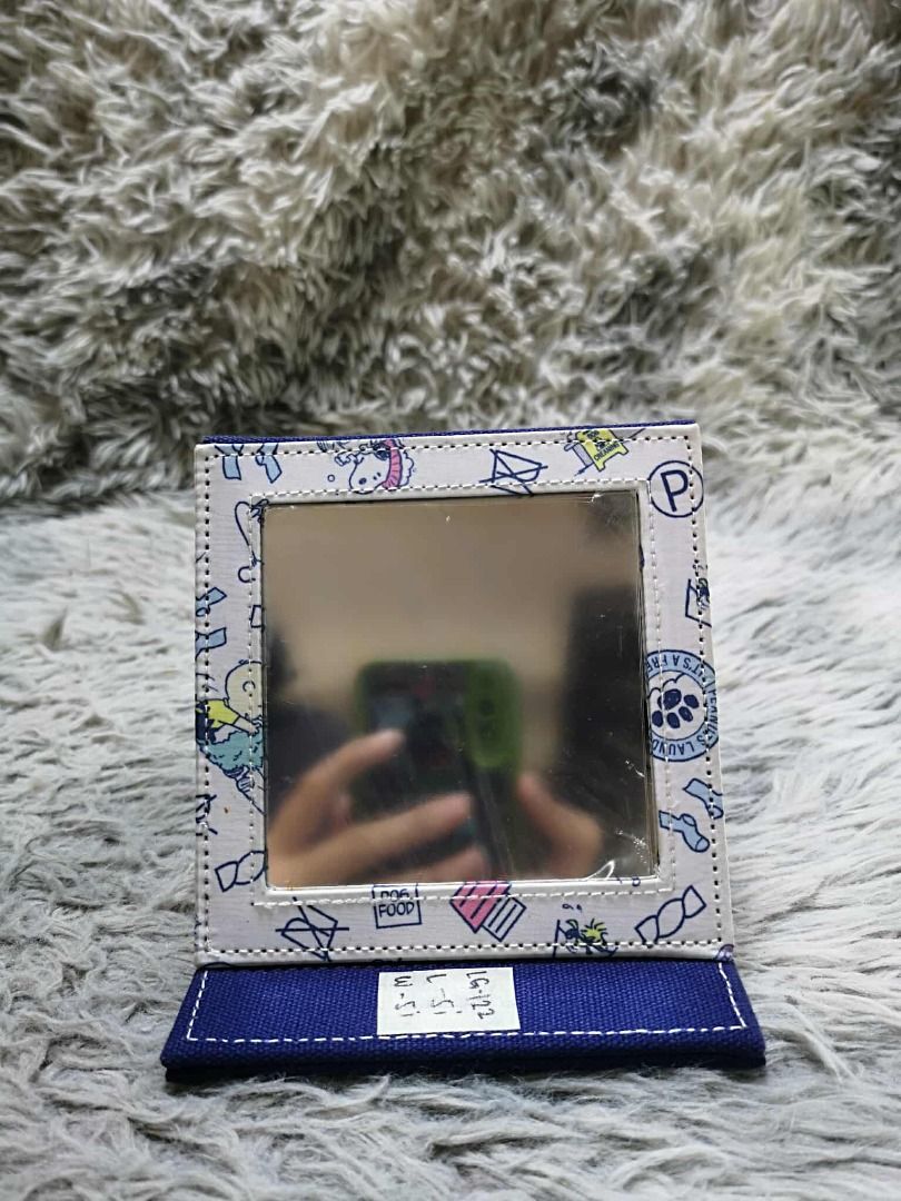 Characters Square Foldable Mirror (Category: Mirrors) located in Santa Cruz. Submitted by jmy_surplus.2 (Listing ID 1416090504, Image 1). Description: Size ; L - 5 W - 5 Color ; Blue , White Type ; Mirror Brand ; No brand Material ; Glass Style ; Blue White Mirror LG 122 JMY 5 Batch #180.