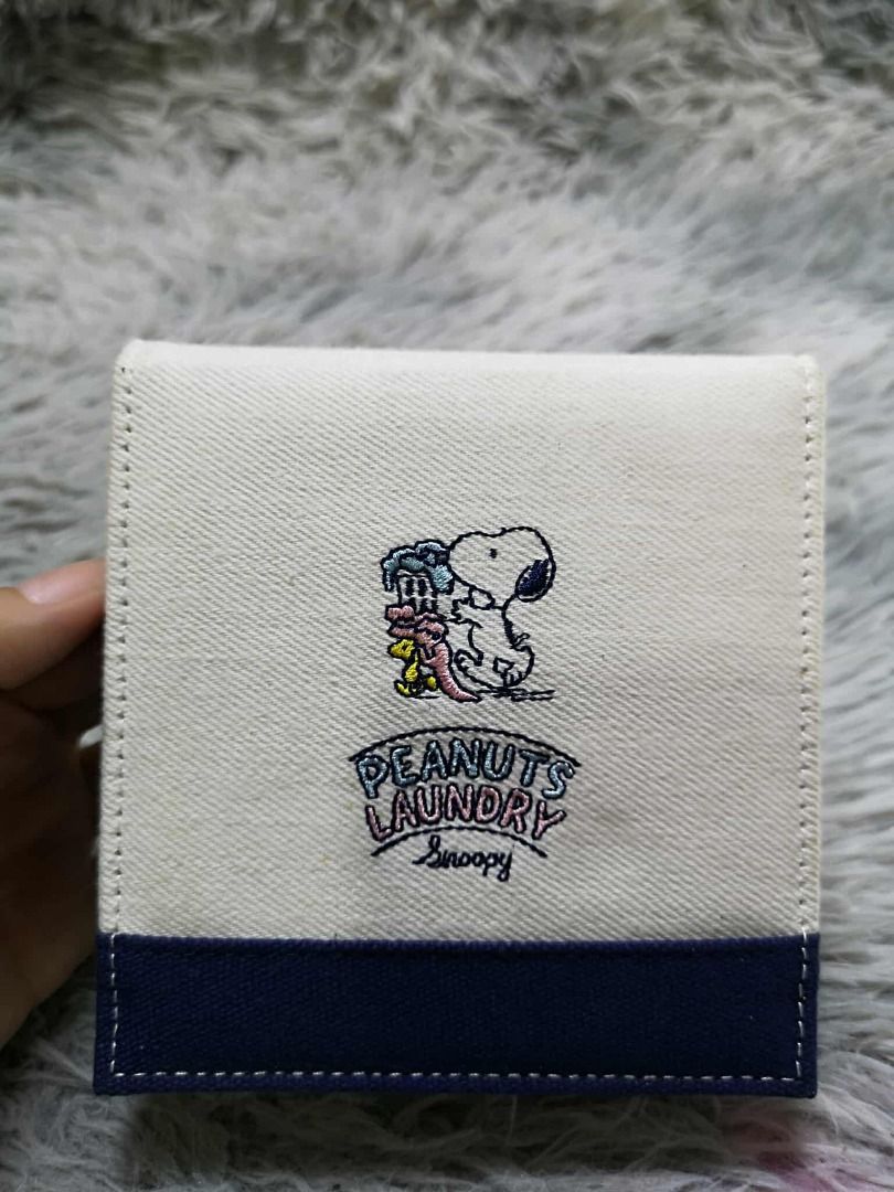 Characters Square Foldable Mirror (Category: Mirrors) located in Santa Cruz. Submitted by jmy_surplus.2 (Listing ID 1416090504, Image 2). Description: Size ; L - 5 W - 5 Color ; Blue , White Type ; Mirror Brand ; No brand Material ; Glass Style ; Blue White Mirror LG 122 JMY 5 Batch #180.