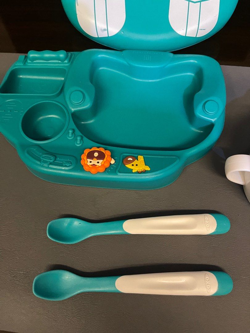 Chicco Feeding Set with Bib and Bowl (Category: Weaning & Toddler Feeding) located in Paranaque City. Submitted by triciadeclutter (Listing ID 1416168573, Image 2). Description: All in great condition Bowl with lid is stainless With freebies!!.