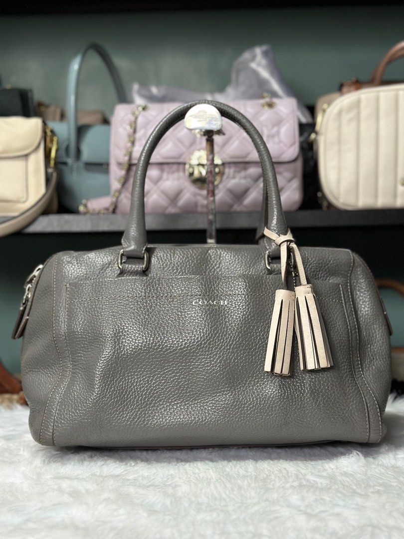 Coach Boston Sale❗️ (Category: Luxury Bags & Wallets) located in Leyte. Submitted by geojhen944614 (Listing ID 1416064160, Image 1). Description: .