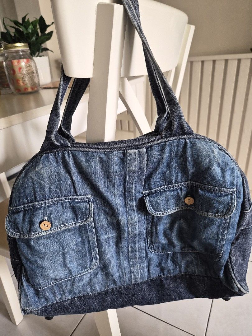 Denim Bowler Bag (Category: Luxury Bags & Wallets) located in Manila. Submitted by fasyon (Listing ID 1416068619, Image 1). Description: bought from a thrift shop in US no damage super pretty and spacious.