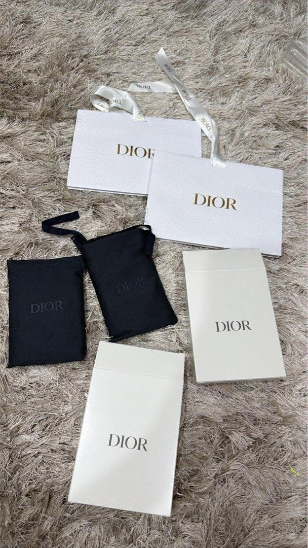 Dior Men's Leather Card Holder Wallet (Category: Wallets & Card Holders) located in San Leonardo. Submitted by iluvkopiii (Listing ID 1416130096, Image 2). Description: Authentic GWP Card Holder complete with box, pouch and paperbag 🖤 ₱2,000 only The item is 100% authentic and not counterfeit or knockoffs. I have 2pcs Perfect pang gift sa hubby/bf niyo 😘.