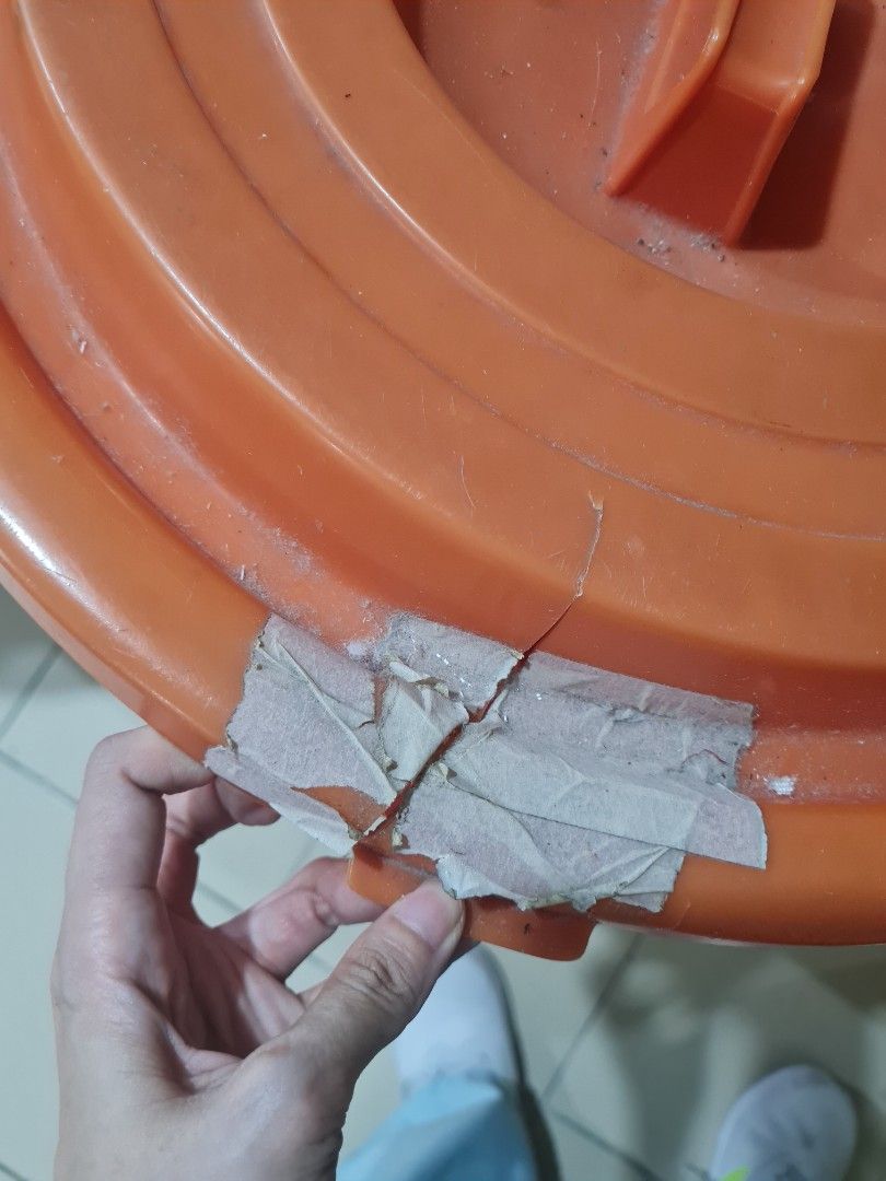 Drum (Category: Everything Else Others) located in Quezon City. Submitted by declutter1990 (Listing ID 1416117827, Image 3). Description: drum may basag yung takip lang pero container itself walang basag.
