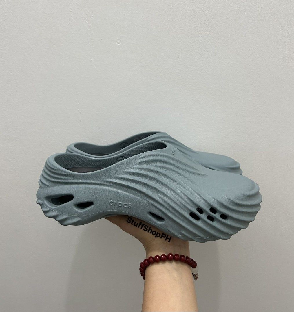 Echo wave Pond (Category: Slippers & Slides) located in Caloocan City. Submitted by annegarciichua (Listing ID 1416065180, Image 2). Description: Echo wave Pond M7/W9 💯 % Legit! ✅ Hang tags ✅ Zip lock.