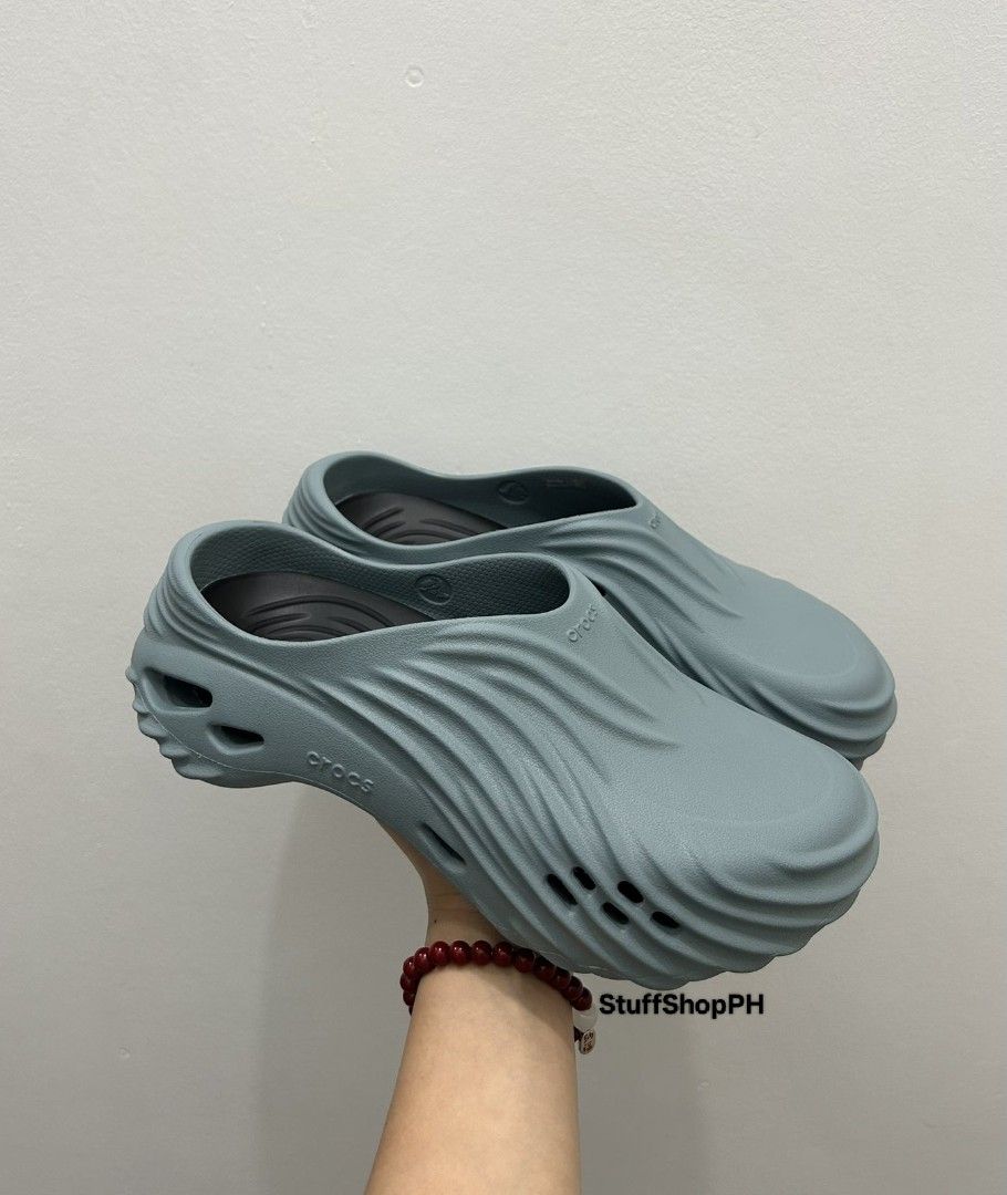 Echo wave Pond (Category: Slippers & Slides) located in Caloocan City. Submitted by annegarciichua (Listing ID 1416065180, Image 1). Description: Echo wave Pond M7/W9 💯 % Legit! ✅ Hang tags ✅ Zip lock.