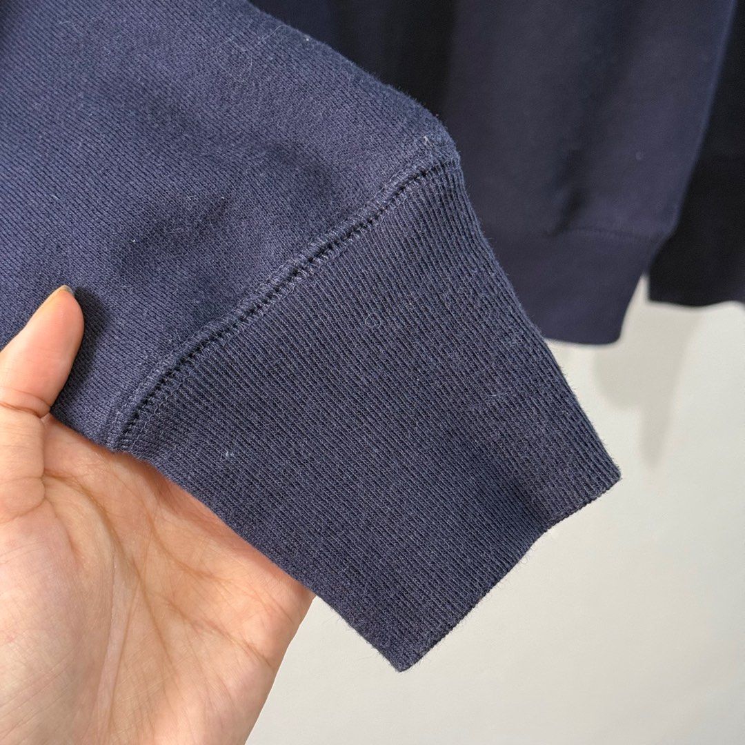 GAP Hoodie - Navy Blue - XS (Category: Coats, Jackets and Outerwear) located in Binan City. Submitted by ard__ (Listing ID 1416078634, Image 3). Description: - 20x23 - CG 10/10 - Navy blue GAP hoodie - Red GAP logo - Size: XS - Material: Cotton-polyester blend - Features: Hood, front pocket - Ribbed cuffs and hem - Soft interior lining.